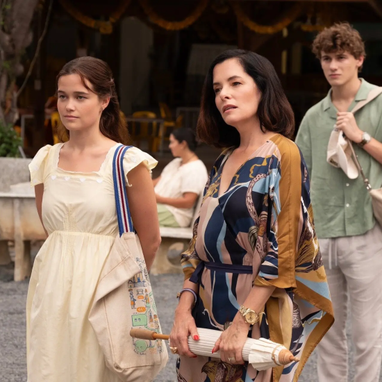 Sarah Catherine Hook '17 and Parker Posey in season three of HBO's The White Lotus.